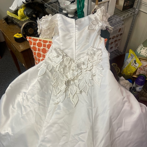 Wedding Dress - Picture 6 of 9